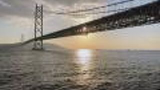 夕刻の明石海峡大橋