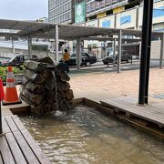 熱海駅前広場にある足湯