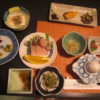 朝食は出来立ての豆腐やなめこの大根おろし和えが美味しい