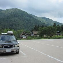 集落内は原則関係車両以外進入禁止、集落入口に観光用駐車場