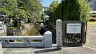 邸宅跡を示す石碑だけ