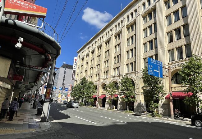 破れなどありません。名古屋高島屋で買いました。お箱と布の袋もあります。 破れなどありません。名古屋高島屋で買いました。お箱と布の袋も