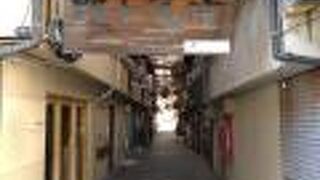 瓦に見えたものは竹炭だった