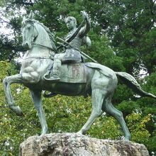 境内に在る高杉晋作回天義挙の銅像