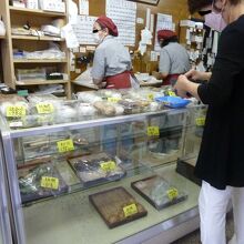 引切り無しに地元客が来ます