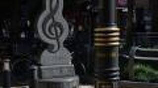 池袋駅からサンシャイン方面へ延びる一本道