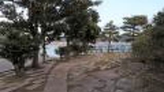 朝鮮通信使の上陸碑がある