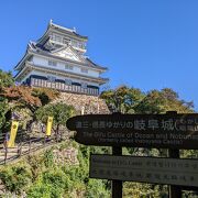 小ぶりだが美しいお城