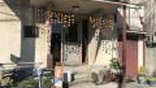 ゲストハウスの近くにありまして、モーニングもあって大変助かりました。チーズとハチミツのソースは大変美味しく、お勧めします