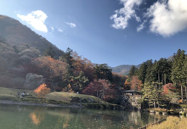 紅葉の時期は、午前中から昼までが良いかも