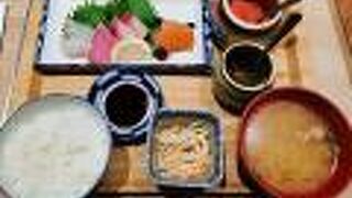 並んでも頂く価値ありの朝定食