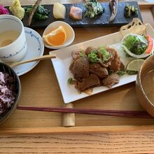 大豆たんぱくのお肉風のセット。