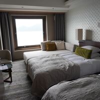 部屋から湖が一望できます