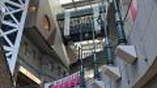 アポロビルのまだ奥です