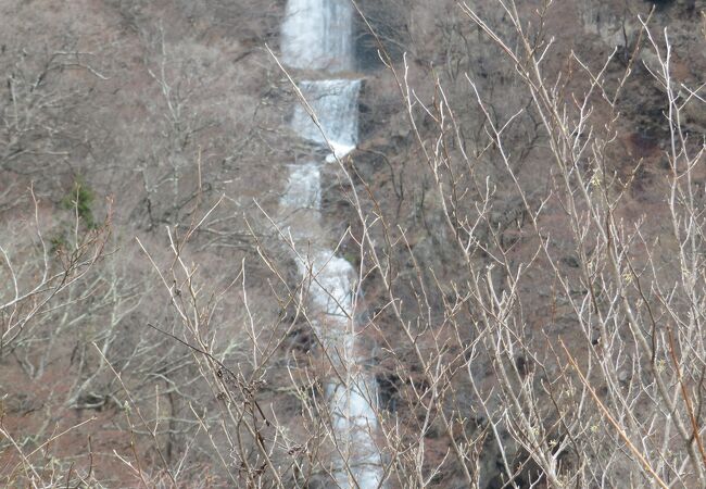 上部に砂防塘堤あり