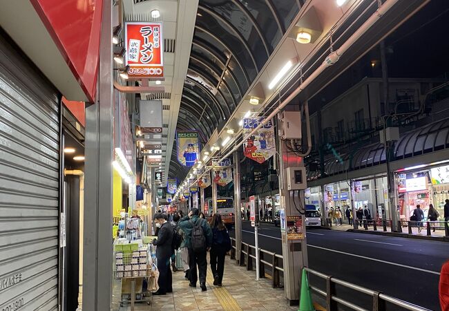 駅前通りの商店街