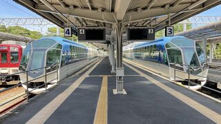 特急しまかぜも乗り入れてます。