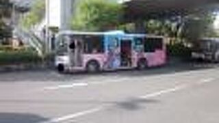 アニメのイラストのバス