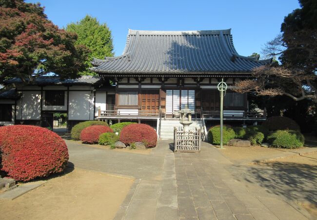 奈良時代に建てられた国分寺の跡地に建っています