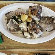 釣った魚を調理してくれる