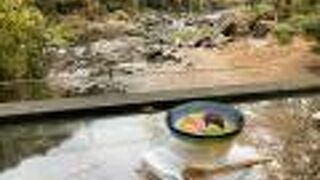 野外テラス 水の音