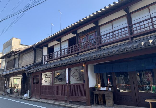 江戸時代の町家の雰囲気がある旅館になっていました。