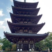 （興福寺五重塔）東大寺大仏殿と同様、奈良のランドマーク的存在