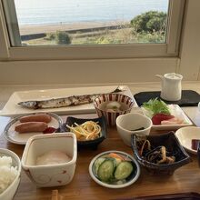 海を見ながら朝ごはん