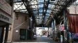 レトロな雰囲気満載のマニアックな商店街