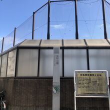 こちらは野球スタンドのウラです。