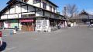 大きな駐車場があります