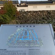 平城ですが、お堀が見事。岸和田城。