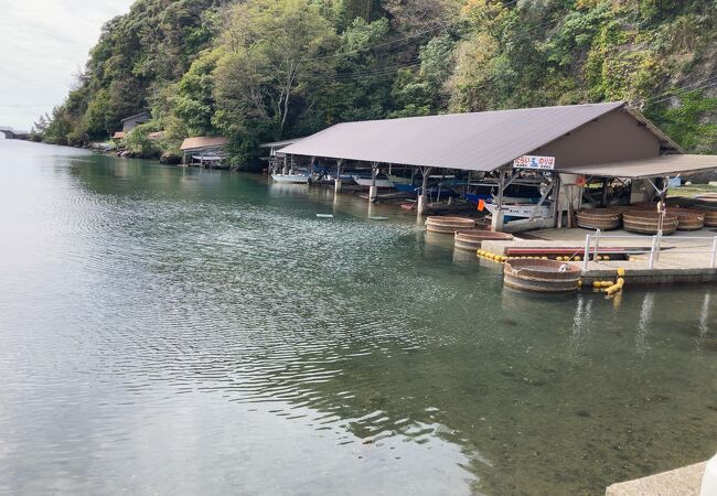 海の色が綺麗でした。伝説のある小さな島