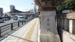 1964年の東京オリンピックにちなんだ橋