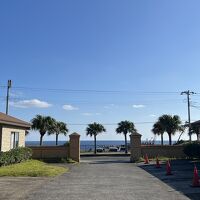 底土海水浴場のすぐ目の前にあります。