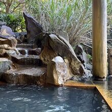 塩化物泉がかけ流されています。