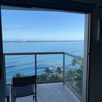 お部屋から見た朝の海、午前中泳ぐのおすすめ