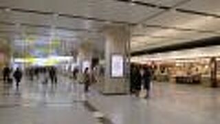 お買物に夢中になって乗り遅れないようにね