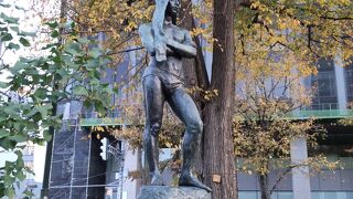 パンいちタオル掛けの人