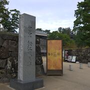 松江城を囲む広大な公園