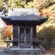 戸ノ口堰洞穴近くの小さな神社でした。