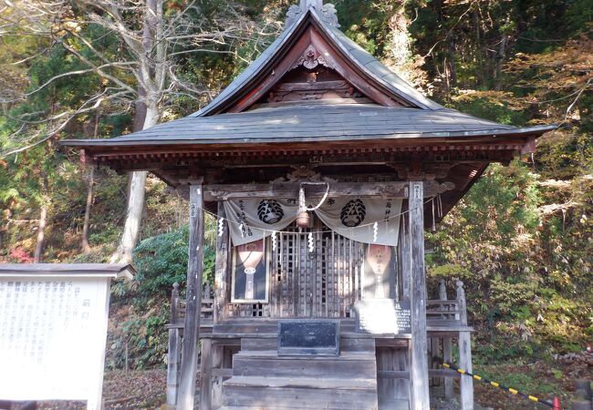 飯盛山にあった小さな神社でした。