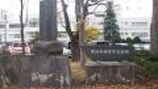 屯田兵の記念碑が並んでいます