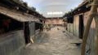 中世の遺跡「草戸千軒町街遺跡」を再現した展示が興味深いです。