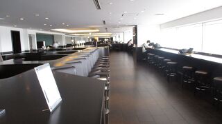 羽田空港国内線ラウンジ 北ウィング (サクララウンジ)の方が広い