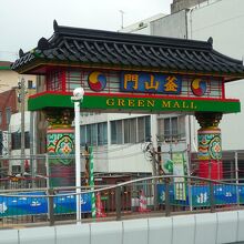 遊歩道の釜山門は工事中