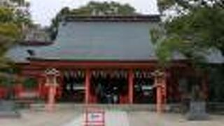 広い敷地に複数の神社