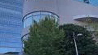 大きなビルです。