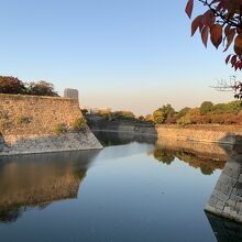 園内から見るお堀