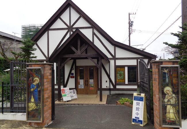 掛川城公園内にあるステンドグラス館